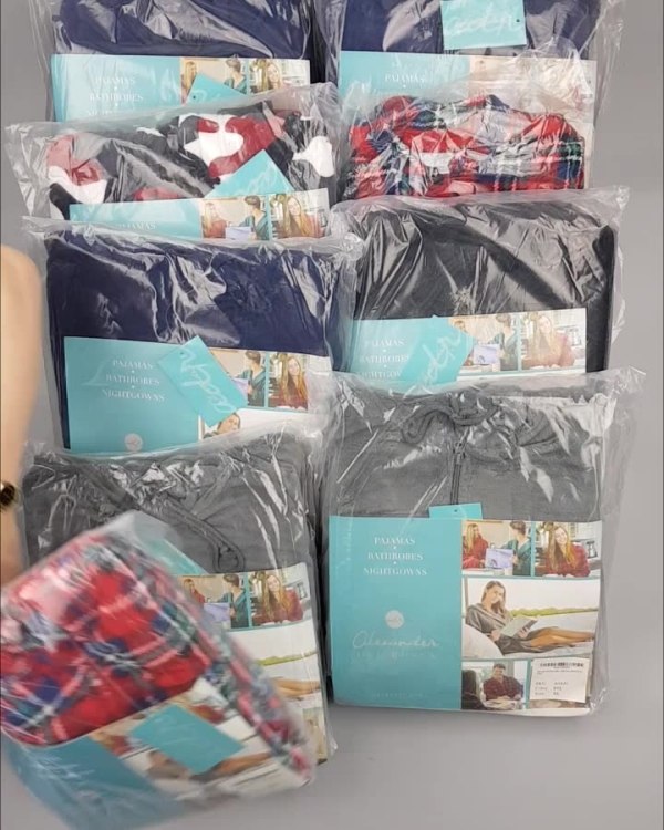 Фотография  599 - Халаты, комбинезоны (семейный) СТОК CAN#10 кг, ЛОТ №4448 оптом в Орле и Орловской области