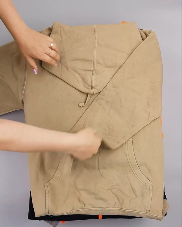 Фотография  626 - Толстовки СТОК CAN 0424#10 кг, ЛОТ СТ-10140 оптом в Орле и Орловской области