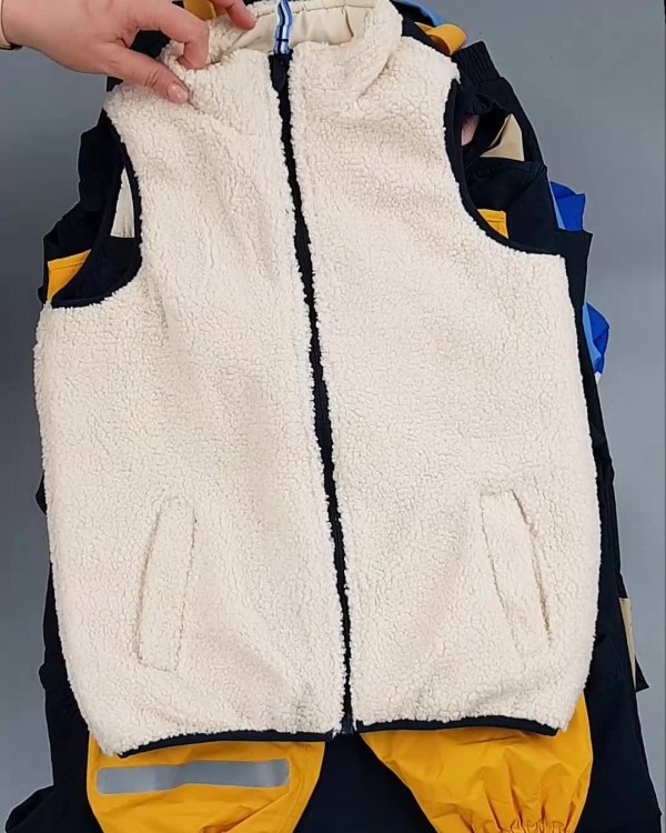 Фотография  335 - Верхняя одежда TCM kids 074#7 кг, ЛОТ №6681 оптом в Орле и Орловской области