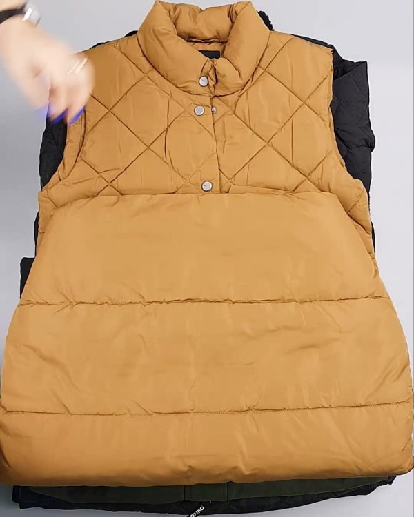 Фотография  981 - Верхняя одежда Дания#10,1 кг ЛОТ №6909 оптом в Орле и Орловской области