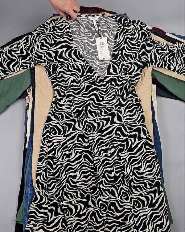 Фотография  702 - ДАНИЯ Winter mix 24#15 кг, ЛОТ СТ-10087 оптом в Орле и Орловской области