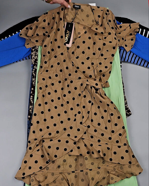 Фотография  933 - DK+Bestseller Winter mix 064#15 кг, ЛОТ СТ-10094 оптом в Орле и Орловской области