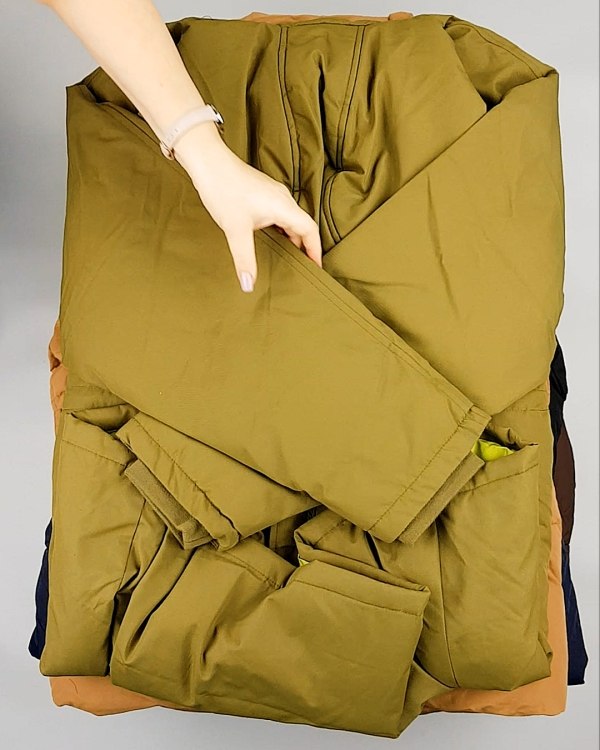 Фотография  421 - Верхняя одежда Дания#9,9 кг, ЛОТ №7057 оптом в Орле и Орловской области