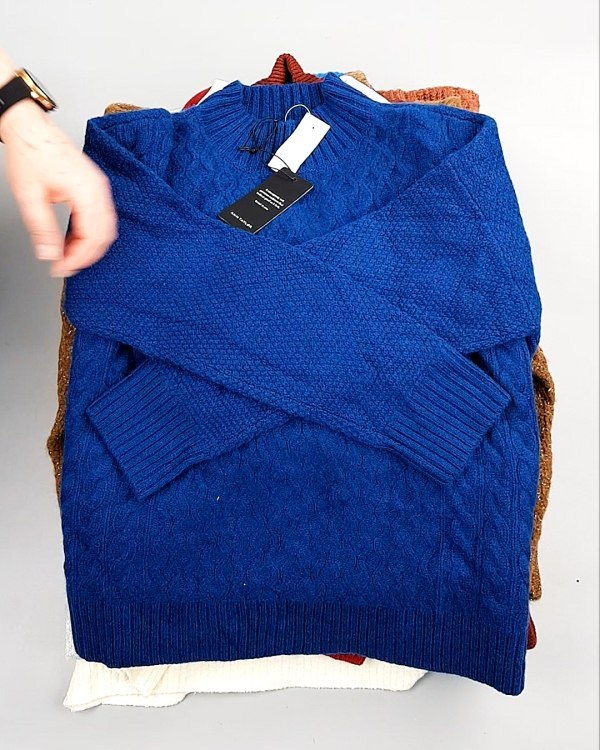 Фотография  410 - Джемпера СТОК CAN 084#7 кг, ЛОТ №7651 оптом в Орле и Орловской области