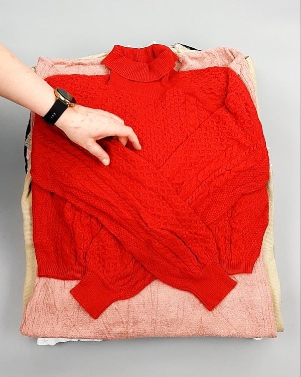 Фотография  562 - Джемпера СТОК CAN 084#7 кг, ЛОТ №7649 оптом в Орле и Орловской области