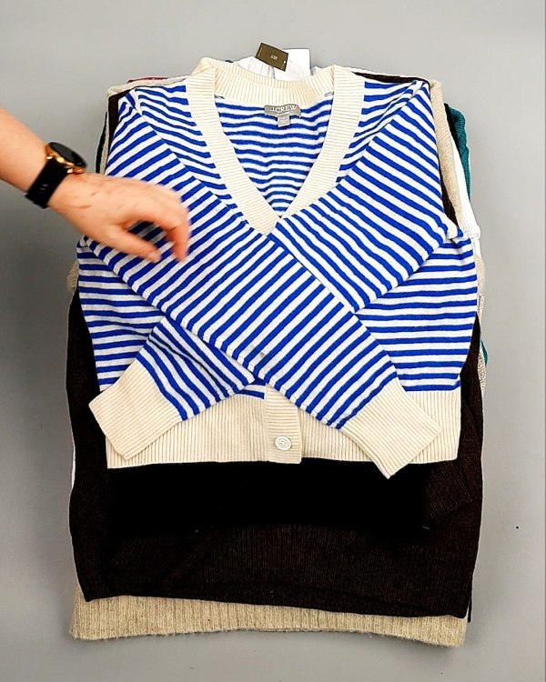 Фотография  495 - Джемпера СТОК CAN 084#7 кг, ЛОТ №7647 оптом в Орле и Орловской области