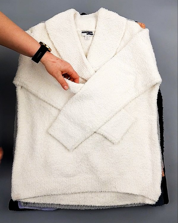 Фотография  312 - Джемпера СТОК CAN 084#7 кг, ЛОТ №7648 оптом в Орле и Орловской области