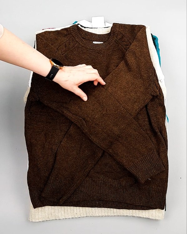 Фотография  356 - Джемпера СТОК CAN 084#7 кг, ЛОТ №7647 оптом в Орле и Орловской области