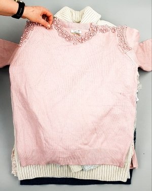 Фотография  854 - Джемпера СТОК CAN 084#7 кг, ЛОТ №7650 оптом в Орле и Орловской области