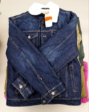 Купить Верхняя одежда м/ж C&A 025#10 кг оптом в Орле и Орловской области