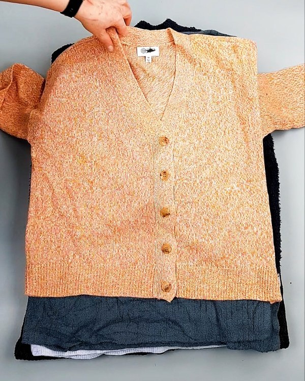 Фотография  130 - Джемпера СТОК CAN 084#7 кг, ЛОТ №7648 оптом в Орле и Орловской области