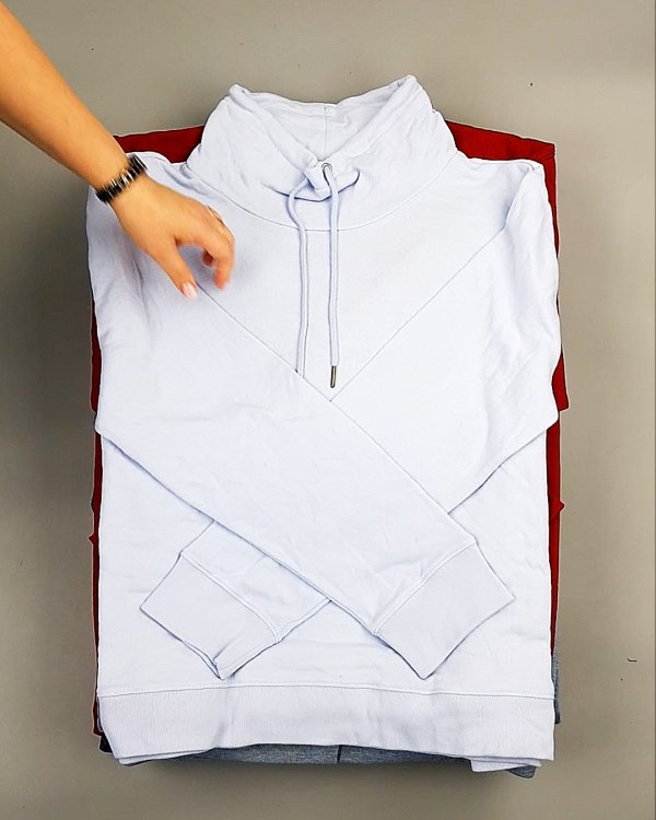 Фотография  893 - SWEATSHIRT CAN 084#10 кг, ЛОТ №7618 оптом в Орле и Орловской области