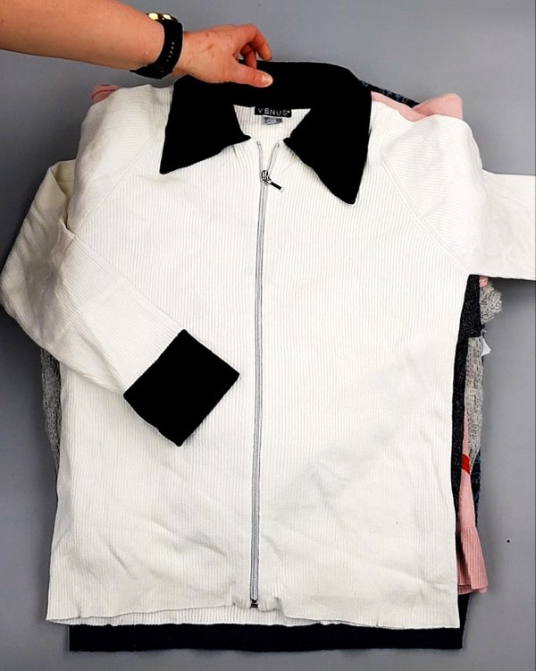 Фотография  641 - Джемпера СТОК CAN 084#7 кг, ЛОТ №7650 оптом в Орле и Орловской области