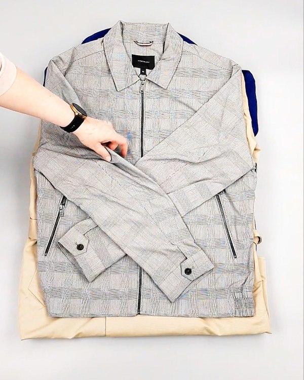 Фотография  733 - Ветровки м/ж C&A 025#10 кг, ЛОТ №7864 оптом в Орле и Орловской области