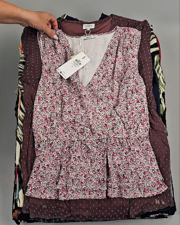 Фотография  282 - Блузки+Джемпера Bestseller Summer 045 B#8,5 кг, ЛОТ №9039 оптом в Орле и Орловской области