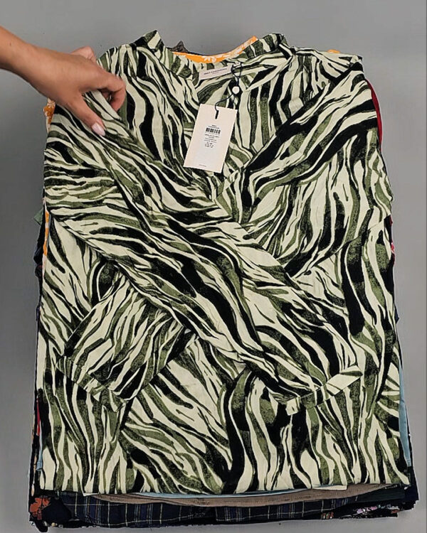 Фотография  862 - Блузки+Джемпера Bestseller Summer 045 B#8,5 кг, ЛОТ №9039 оптом в Орле и Орловской области