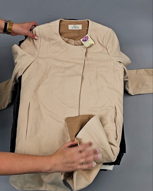 Фотография  565 - Верхняя одежда Корея 085#15 кг, ЛОТ № СТ-9248 оптом в Орле и Орловской области