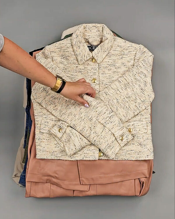 Фотография  958 - Ветровки женские CAN 104#12,4 кг, ЛОТ СТ-9403 оптом в Орле и Орловской области