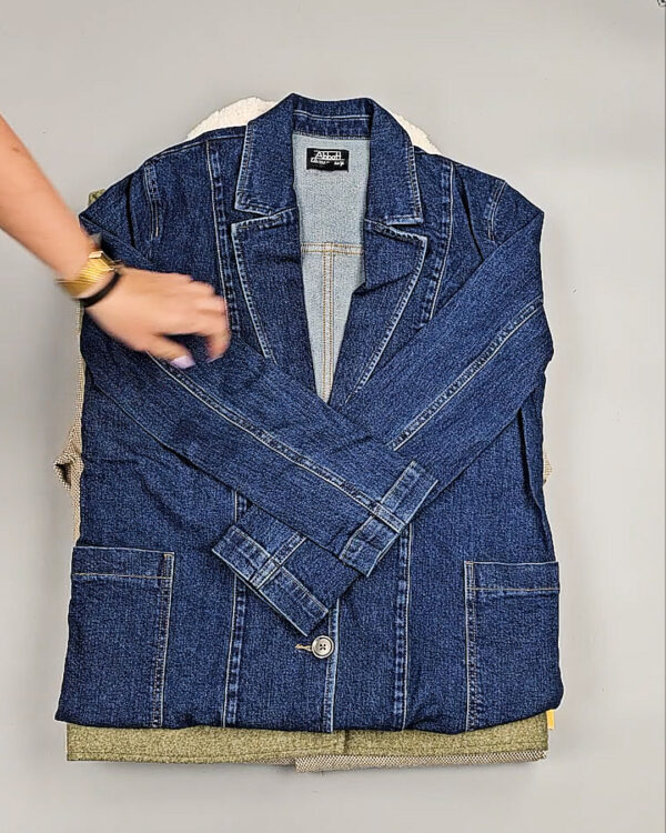 Фотография  605 - Ветровки женские CAN 104#12,5 кг, ЛОТ СТ-9404 оптом в Орле и Орловской области